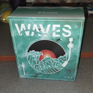 ☃️ WAVES Green Bluetooth Speaker